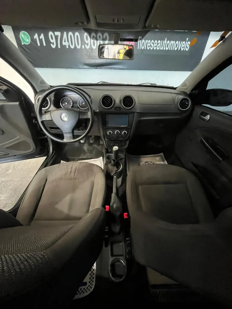 VW - VolksWagen - VOYAGE 1.0 Mi Total Flex 8V 4p  Gasolina