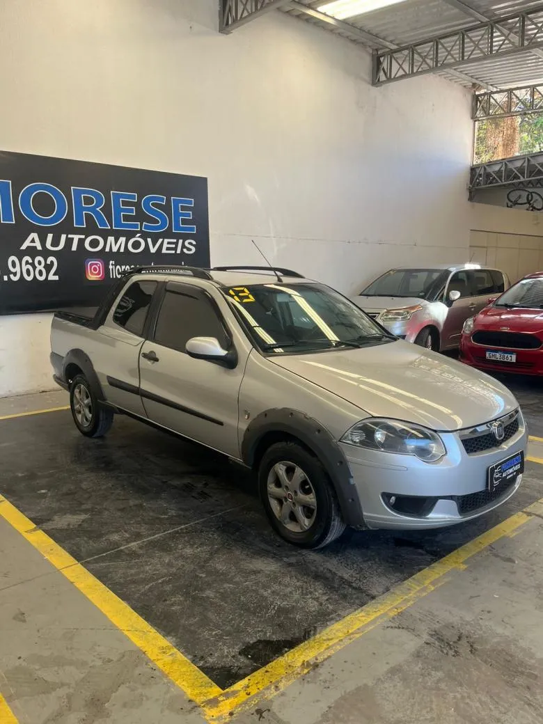 Fiat - Strada Trekking 1.6 16V Flex CD  Gasolina