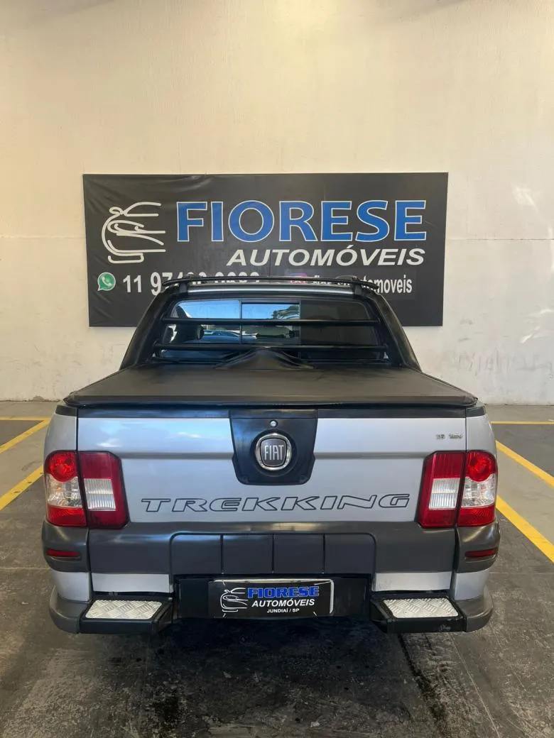 Fiat - Strada Trekking 1.6 16V Flex CD  Gasolina