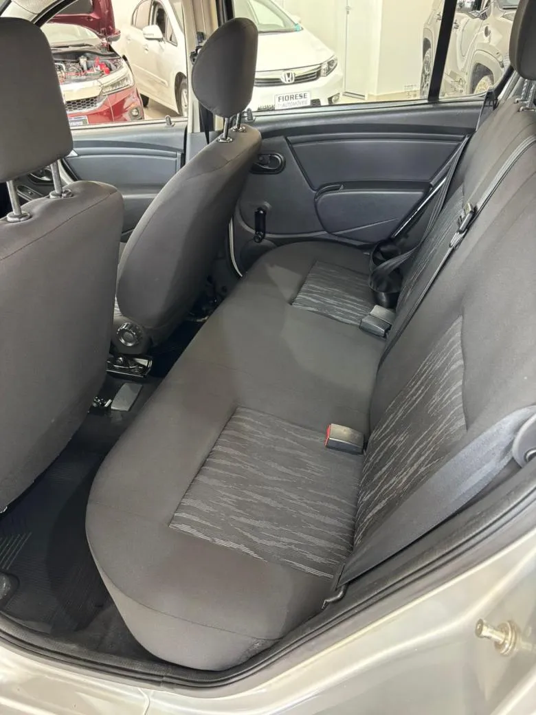 Renault - SANDERO Authentique Hi-Flex 1.0 16V 5p