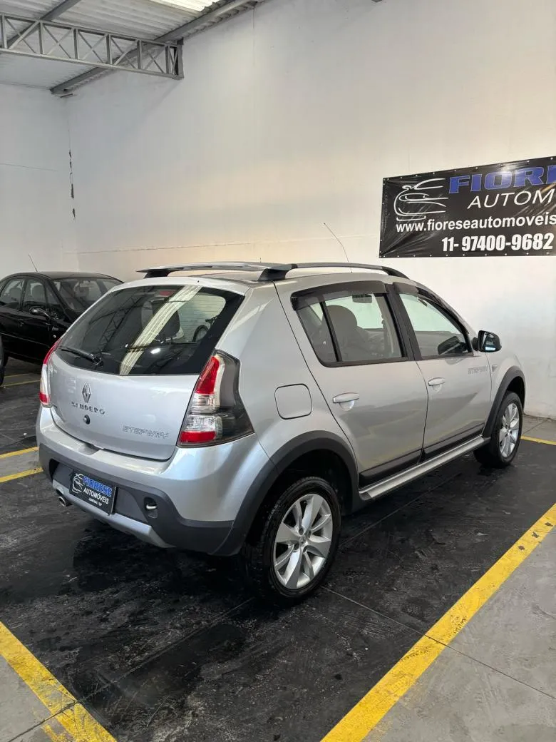 Renault - SANDERO STEPWAY Hi-Flex 1.6 8V 5p  Gasolina