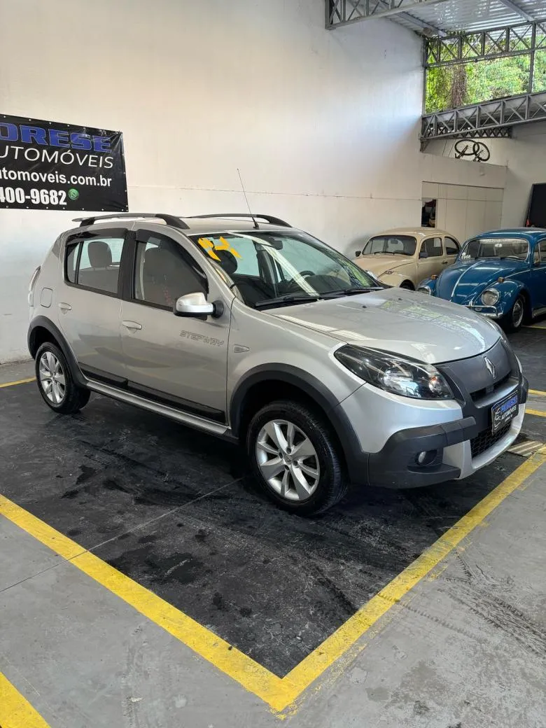 Renault - SANDERO STEPWAY Hi-Flex 1.6 8V 5p  Gasolina