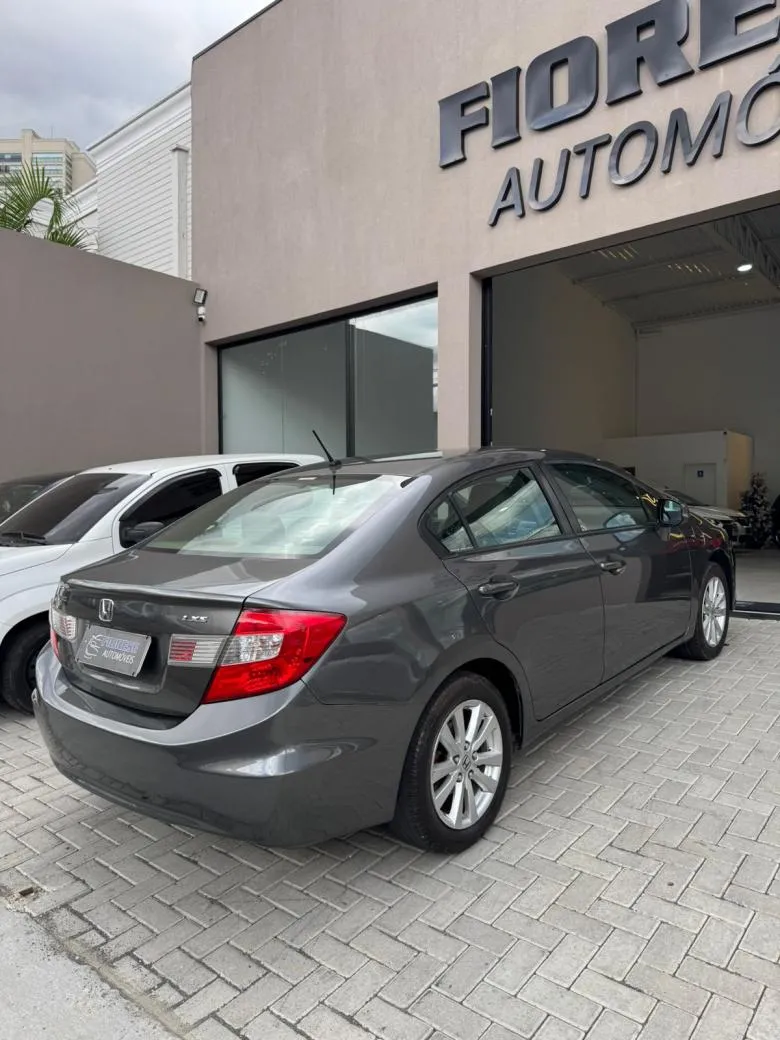Honda - Civic Sedan LXS 1.8/1.8 Flex 16V Aut. 4p