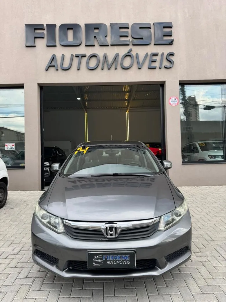 Honda - Civic Sedan LXS 1.8/1.8 Flex 16V Aut. 4p