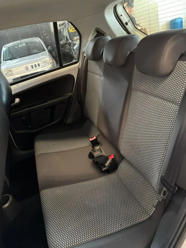 VW - VolksWagen - up! move 1.0 TSI Total Flex 12V 5p  Gasolina