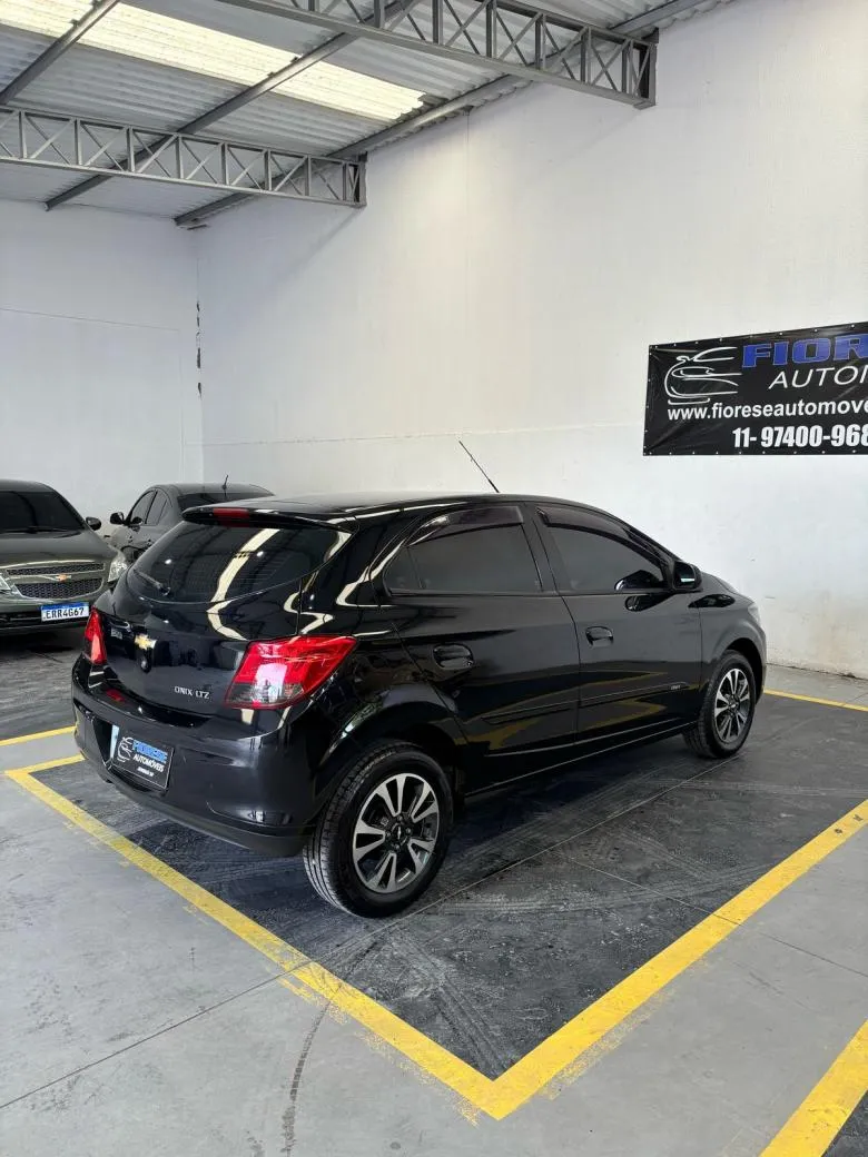 GM - Chevrolet - ONIX HATCH LTZ 1.4 8V FlexPower 5p Aut.  Gasolina