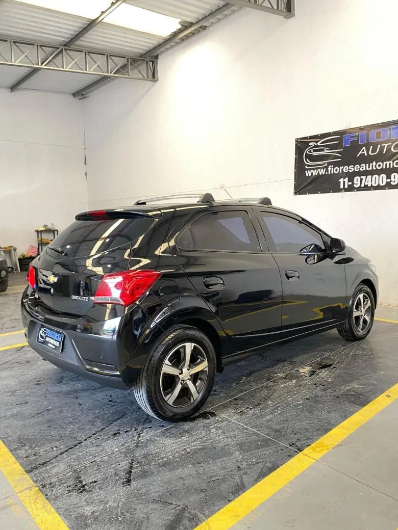 GM - Chevrolet - ONIX HATCH LTZ 1.4 8V FlexPower 5p Aut.  Gasolina